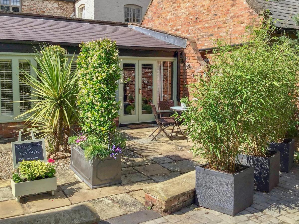 The Cottage The Coach House Wrexham Eksteriør billede